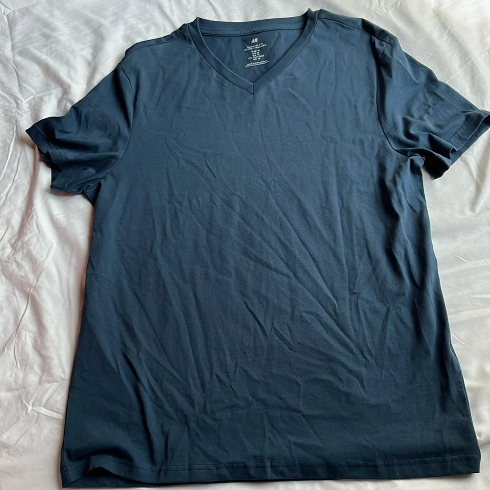 H&M vneck tshirt medium - Picture 1 of 5